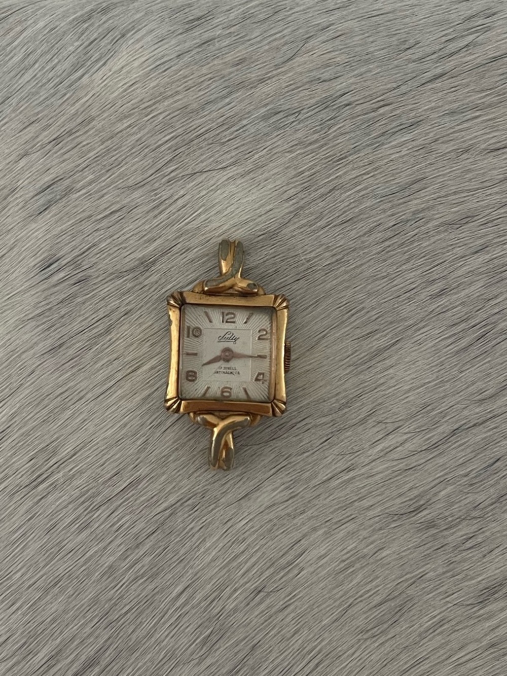 1950 Vintage Swiss-Made Sully 17 Jewels Watch in gold plated.